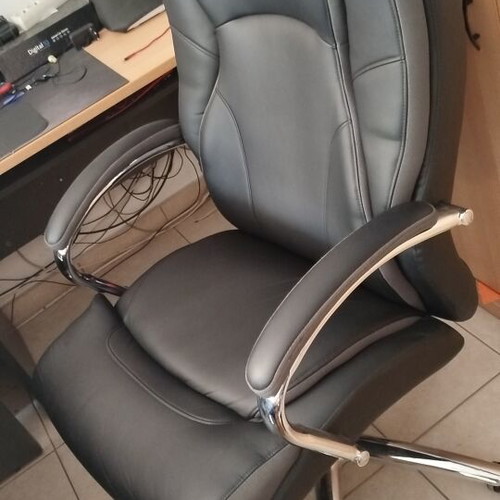 Black new executive office chair