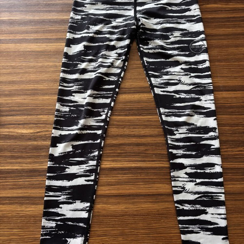 GSA leggings size M like new, black and white