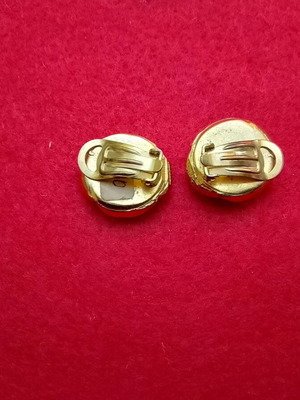 Clip-on earrings like new