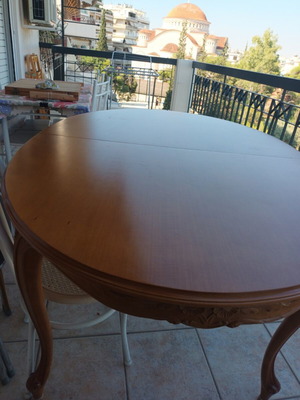 Wooden dining table like new, extendable 1.5-2m