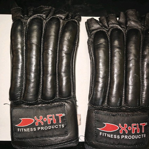 Leather punching bag gloves cut black like new, Small