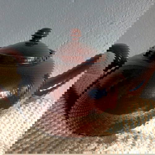 Английски чайник от керамика като ново, кафяв