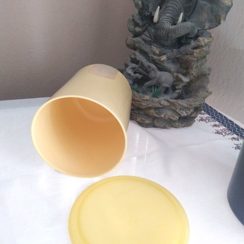 Tupperware canister set 1.25 lt like new, blue and yellow