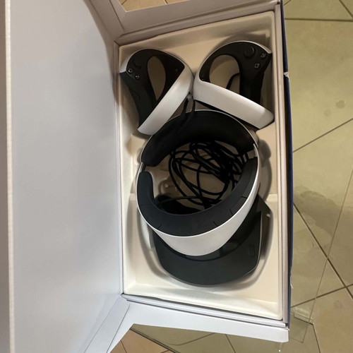 Sony PlayStation VR2 with 2 Sense controllers