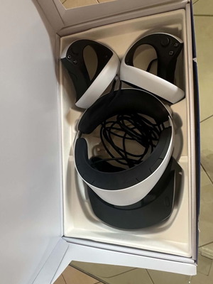 Sony PlayStation VR2 with 2 Sense controllers