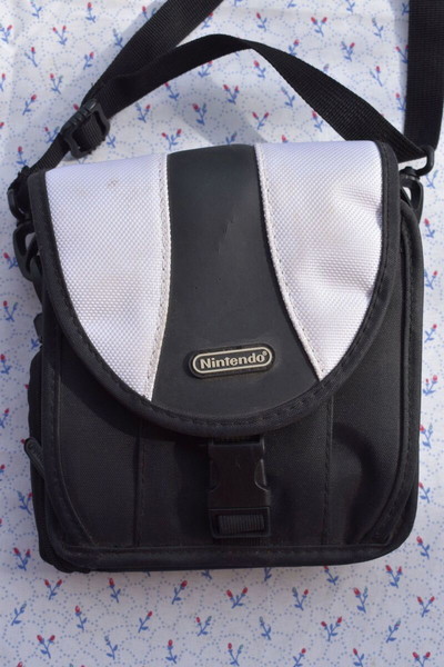 20 παιχνίδια Nintendo DS + Αυθεντική τσάντα Nintendo