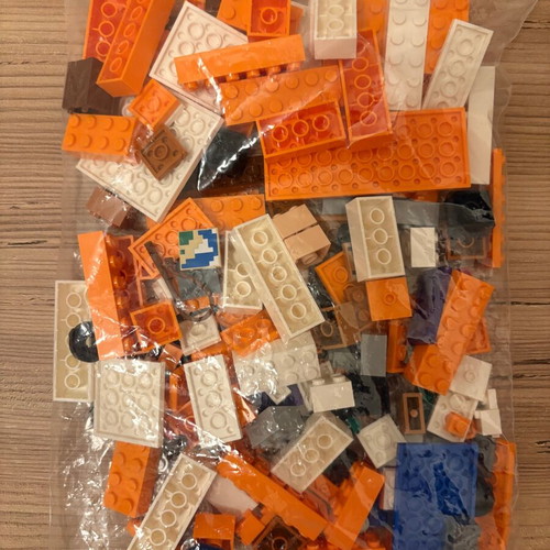 Lego Minecraft set 21178 The Fox Lodge used, complete with figures