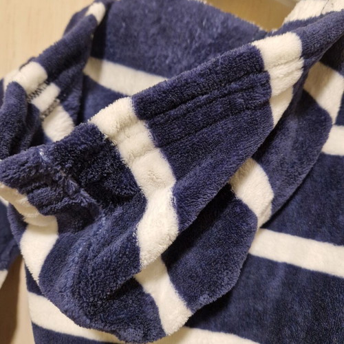 H & M children's bathrobe like new, age 6-8 years