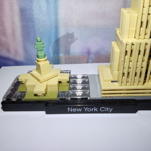 Lego 21028 Architecture New York City set used, 598 pieces without box or instructions