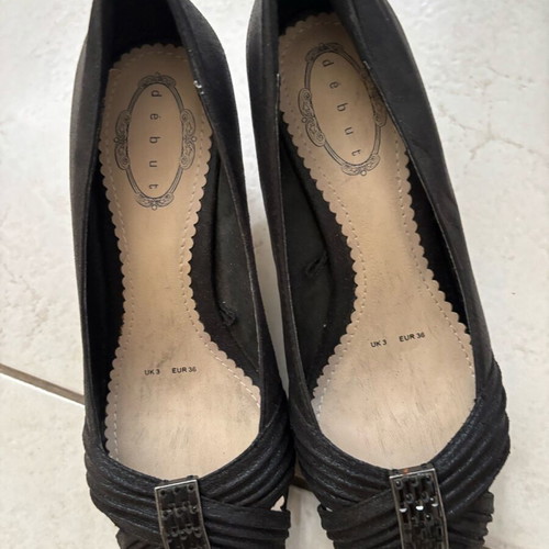 Black pumps new with regular heel, comfortable size 36