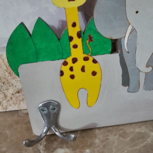 Children's wall hook with animal design