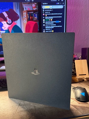 PlayStation 4 Pro μεταχειρισμένο με χειριστήριο και δύο παιχνίδια