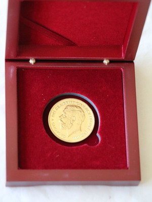 Gold Plated George V English Five Pound Coin with Luxury Case