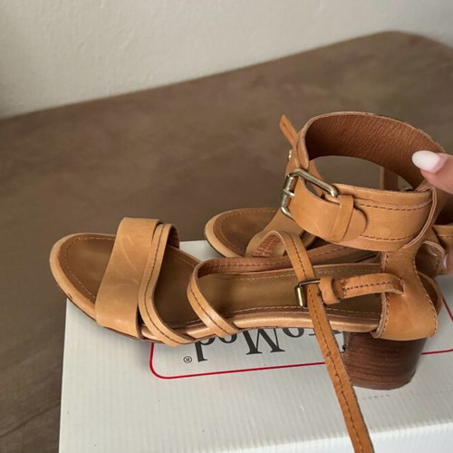 Leather sandals like new, size 38, beige Made In Italia