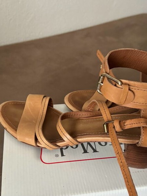 Leather sandals like new, size 38, beige Made In Italia