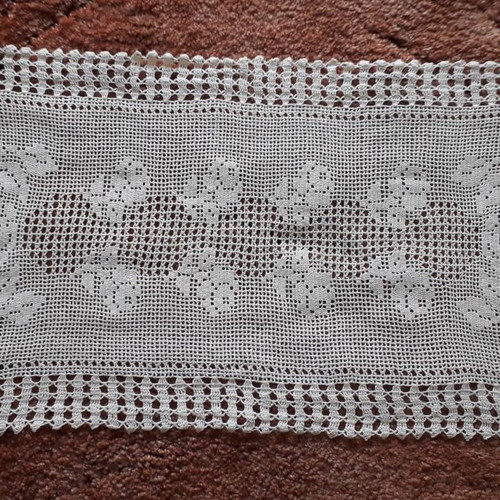 Table runner and two napkins new with crochet