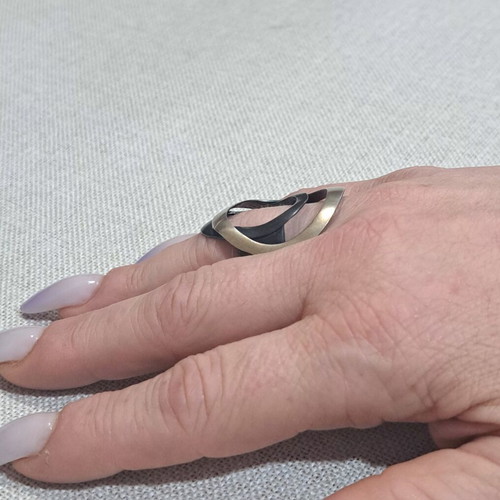 Silver 925 Ring like new, open design with double texture
