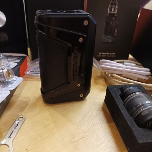 GeekVape L200 electronic cigarette like new, 5.5ml, 200W, black