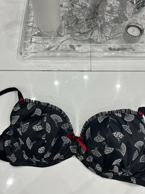 Marks & Spencer bra 36D black like new