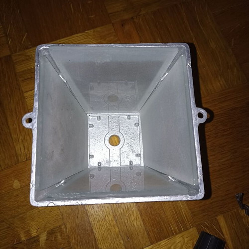 Outdoor lighting set used, includes sockets