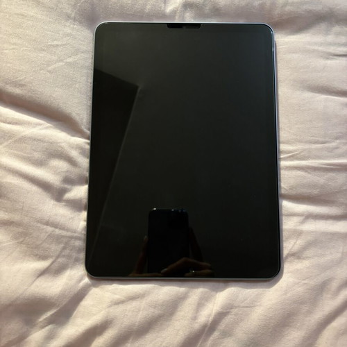 iPad Air 2022 with Apple Pencil and 4 cases