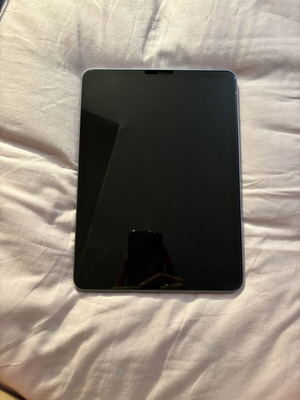 iPad Air 2022 with Apple Pencil and 4 cases