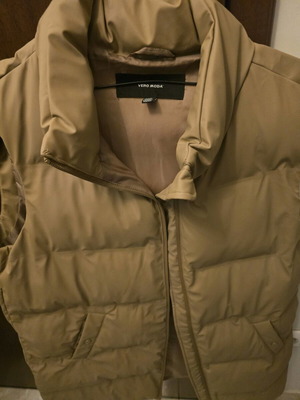Vero Moda camel sleeveless jacket like new, size XL