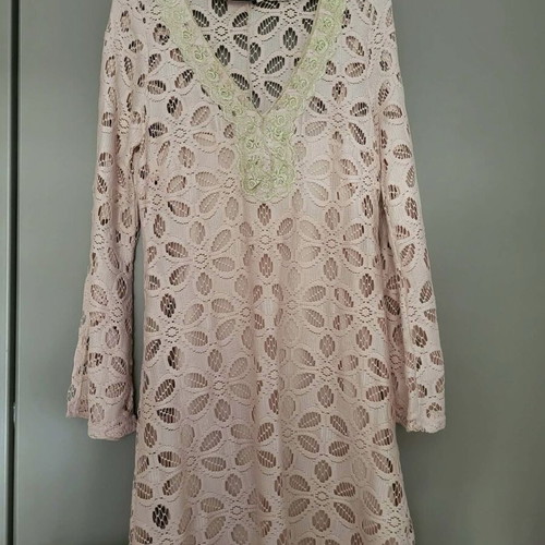 Be You No M/L dress pink, like new, with unique sleeve