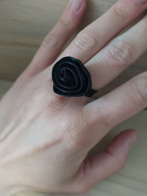Fabric elastic ring like new with black rose