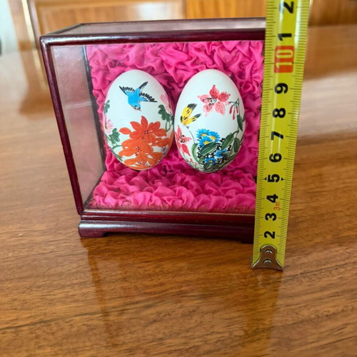 Set of collectible Chinese handmade painted eggs like new