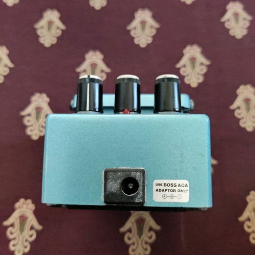 Boss Chorus CE-3 pedal used stereo chorus effect
