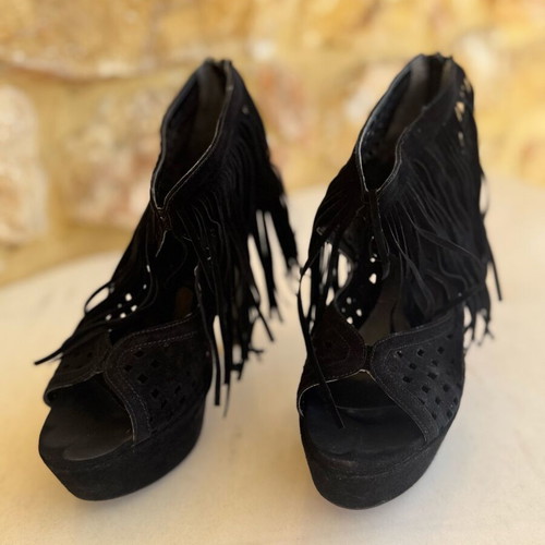 Black Castor Heeled Sandals like new, size 39, platform