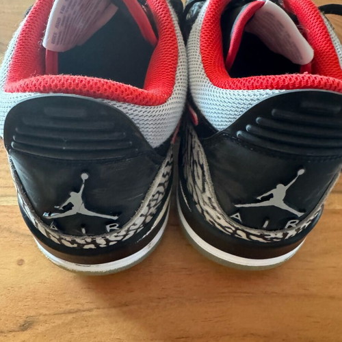 Jordan sneakers size 41 used with visible wear and missing laces