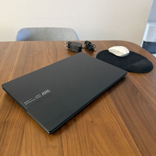 Asus Vivobook Go 15 E1504FA Ryzen 5 8GB 512GB SSD like new