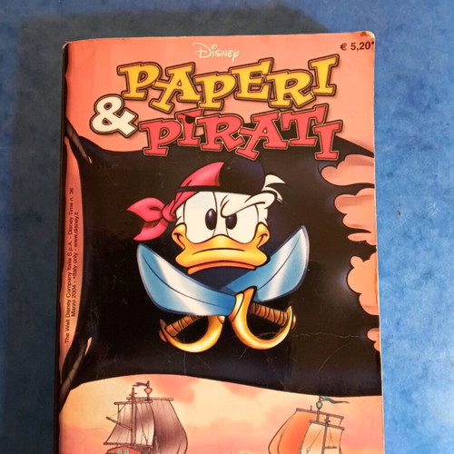 Paperi &Pirati used Italian comic Disney
