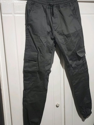 Men's pants new with side pockets size M