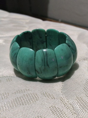 Avon turquoise women's bracelet acrylic elastic like new
