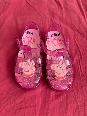 Jelly shoes Peppa like new, pink beach sandals size 25 with removable insoles