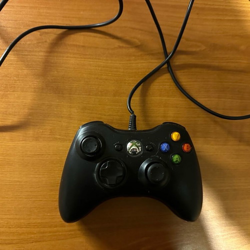 Xbox 360 controller used in moderate condition