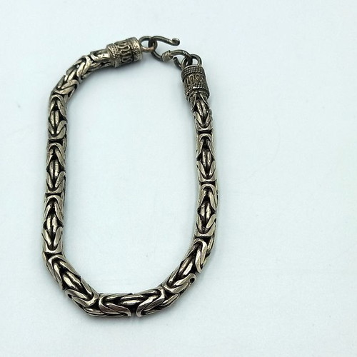 Silver 925 Hand Chain like new with intricate design