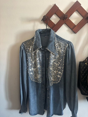 Jean jacket like new with details size M