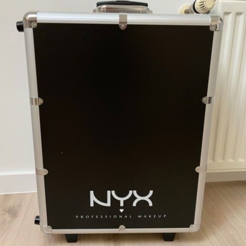 Make Up Station with Lights and Adjustable Height Legs like new