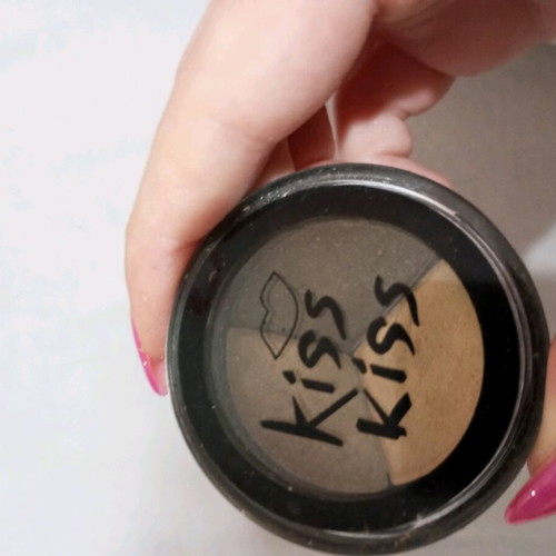 Kiss Kiss eyeshadow used, three oil shades
