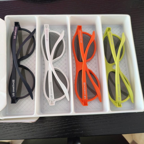 LG Cinema 3D Glasses AG-F315 party pack of 4 like new
