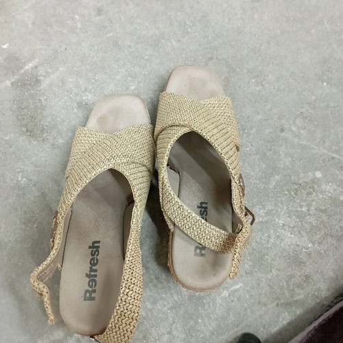 Anatomic shoes like new, beige sandals size 39