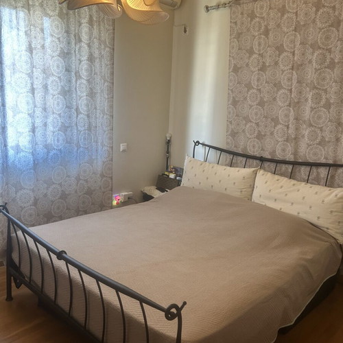 Double iron bedroom set like new, dark matte brown