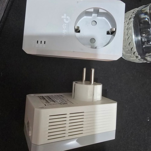 TP-LINK TL-PA4010P v1 Powerline with Passthrough Socket and Ethernet Port used