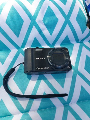 Sony DSC-HX7V compact camera like new with 16.2 MP and GPS