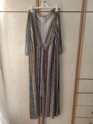Donna maxi dress new, colorful, size L