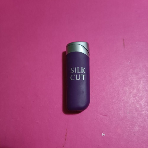 Silk Cut lighter collectible like new, purple
